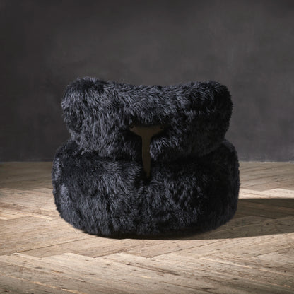 Nordic Haven | Modern Sheepskin Accent Armchair – Cozy Luxury for Living Spaces