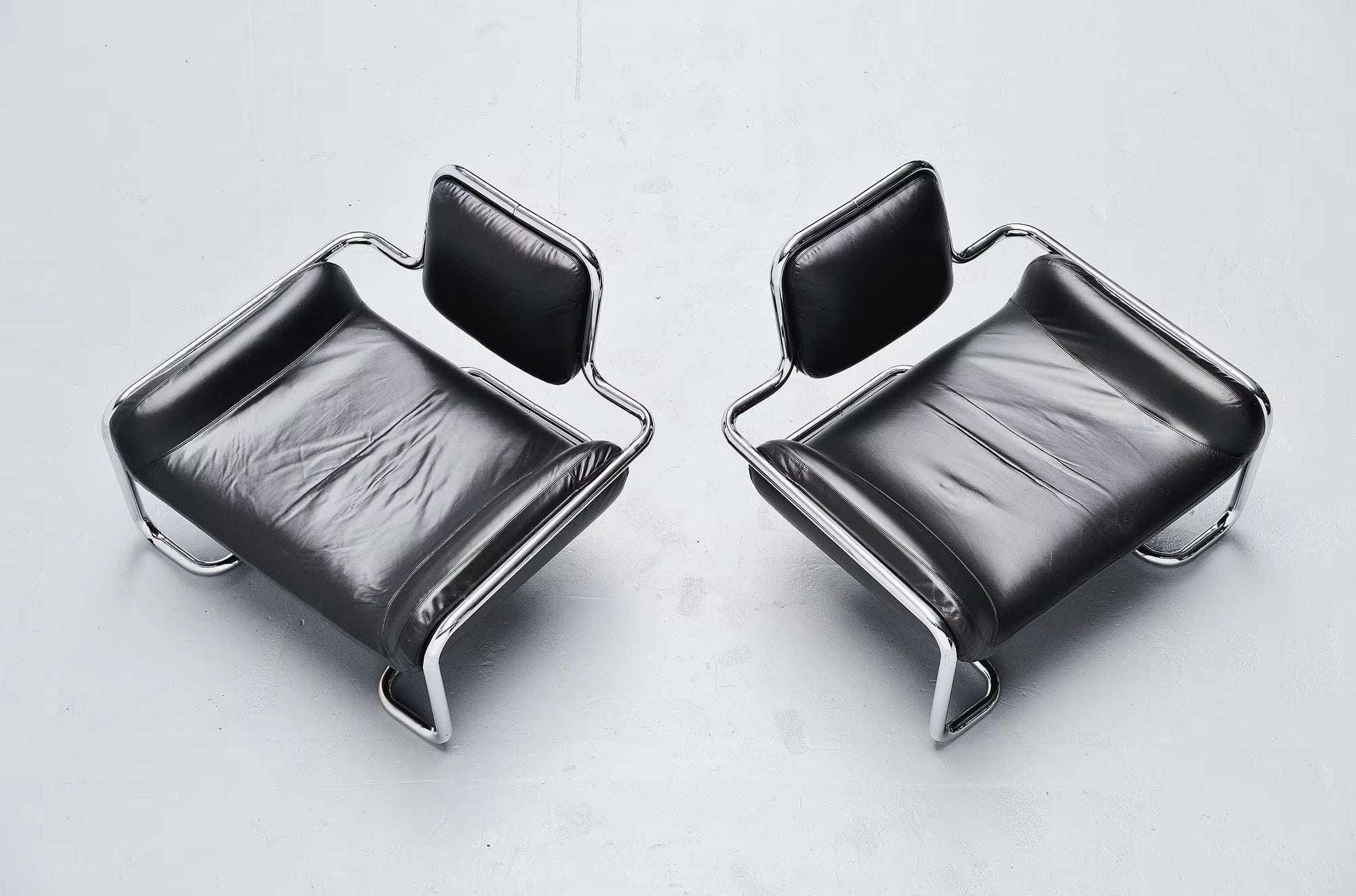 Nordic Designer Stainless Steel Convex Lounge Chair for Living Room and Private Spaces